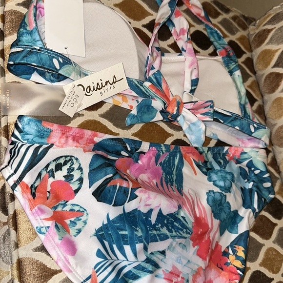 New Raisins Girls - Picture 5 of 8